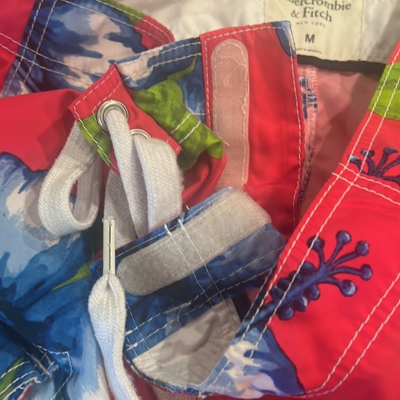 Abercrombie & Fitch board shorts - Picture 7 of 9